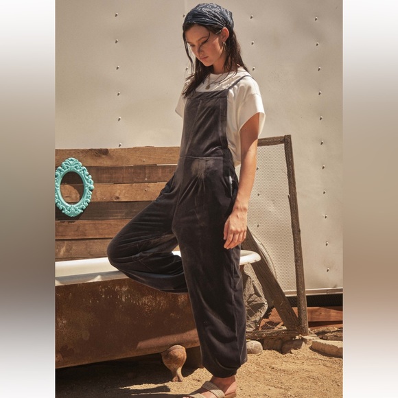 19 Fabulous Stretch Velvet Pleated Overall Jumpsuit - Picture 6 of 7